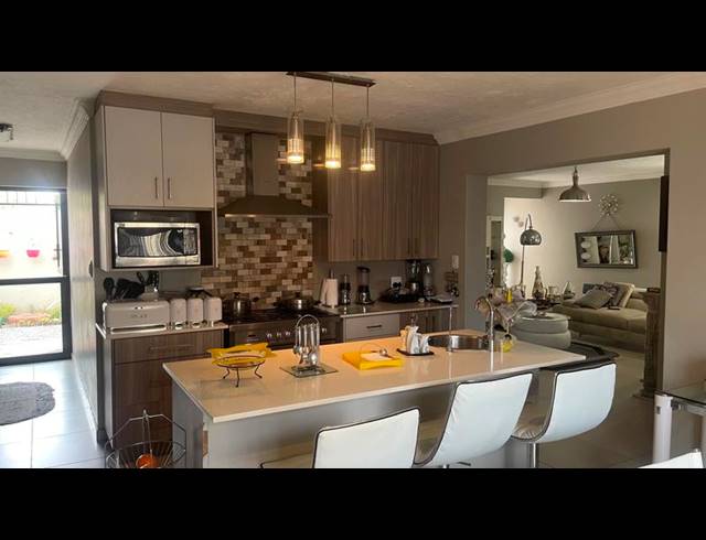 4 BEDROOM HOUSE FOR SALE IN ELDO VILLAGE